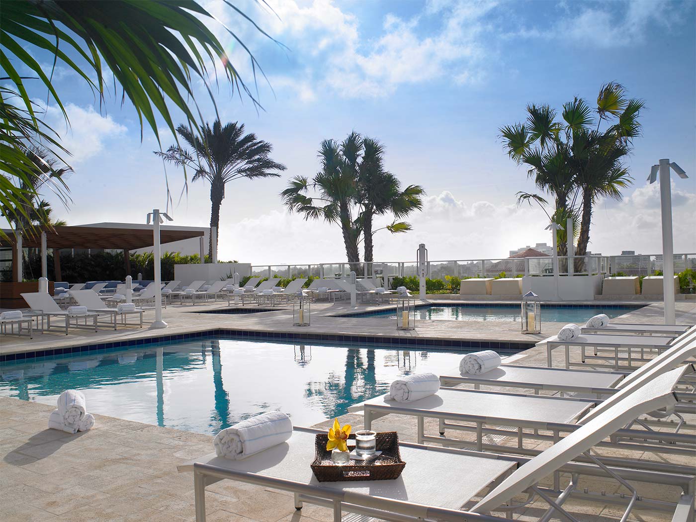 Surfside West: Grand Beach Getaway